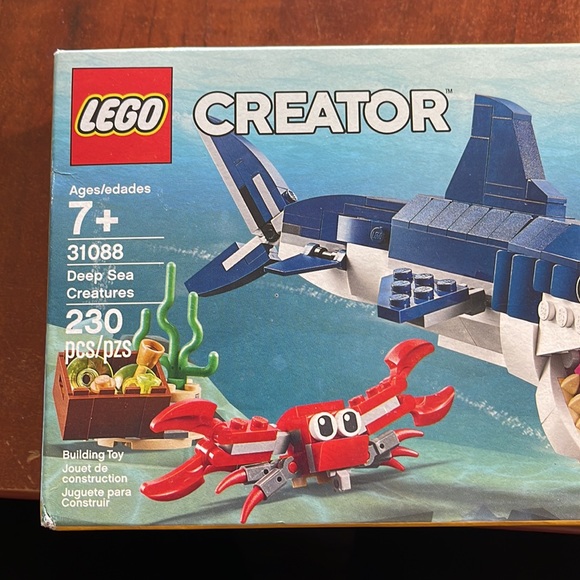 LEGO Creator 3 In 1 Deep Sea Creatures 230 Pc Building Kit Shark Fish Squid Crab - Picture 5 of 6